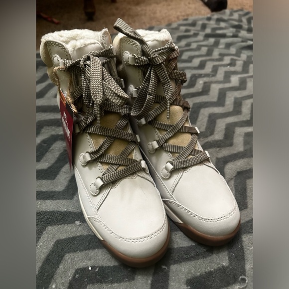 Kodiak Clairesholm Insulated Snow Boot - Picture 2 of 5